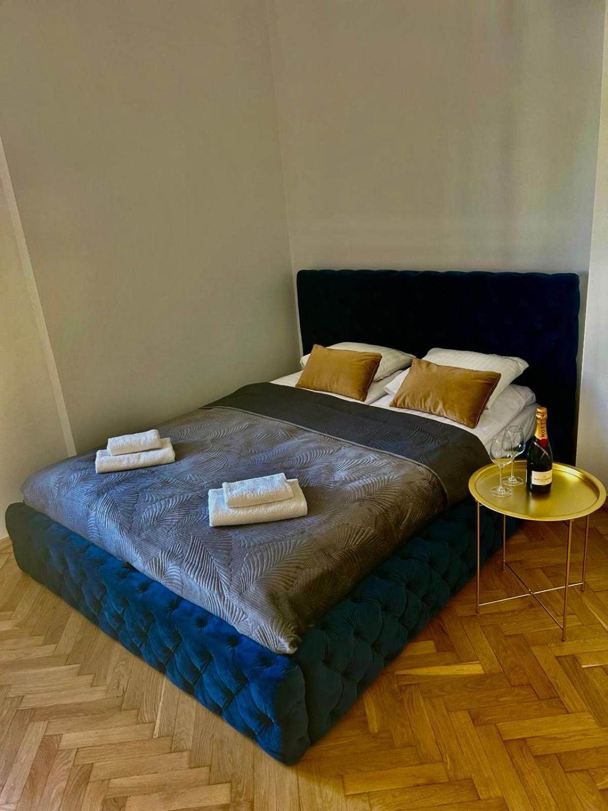 Selected Apartments By Market Square Краков Экстерьер фото