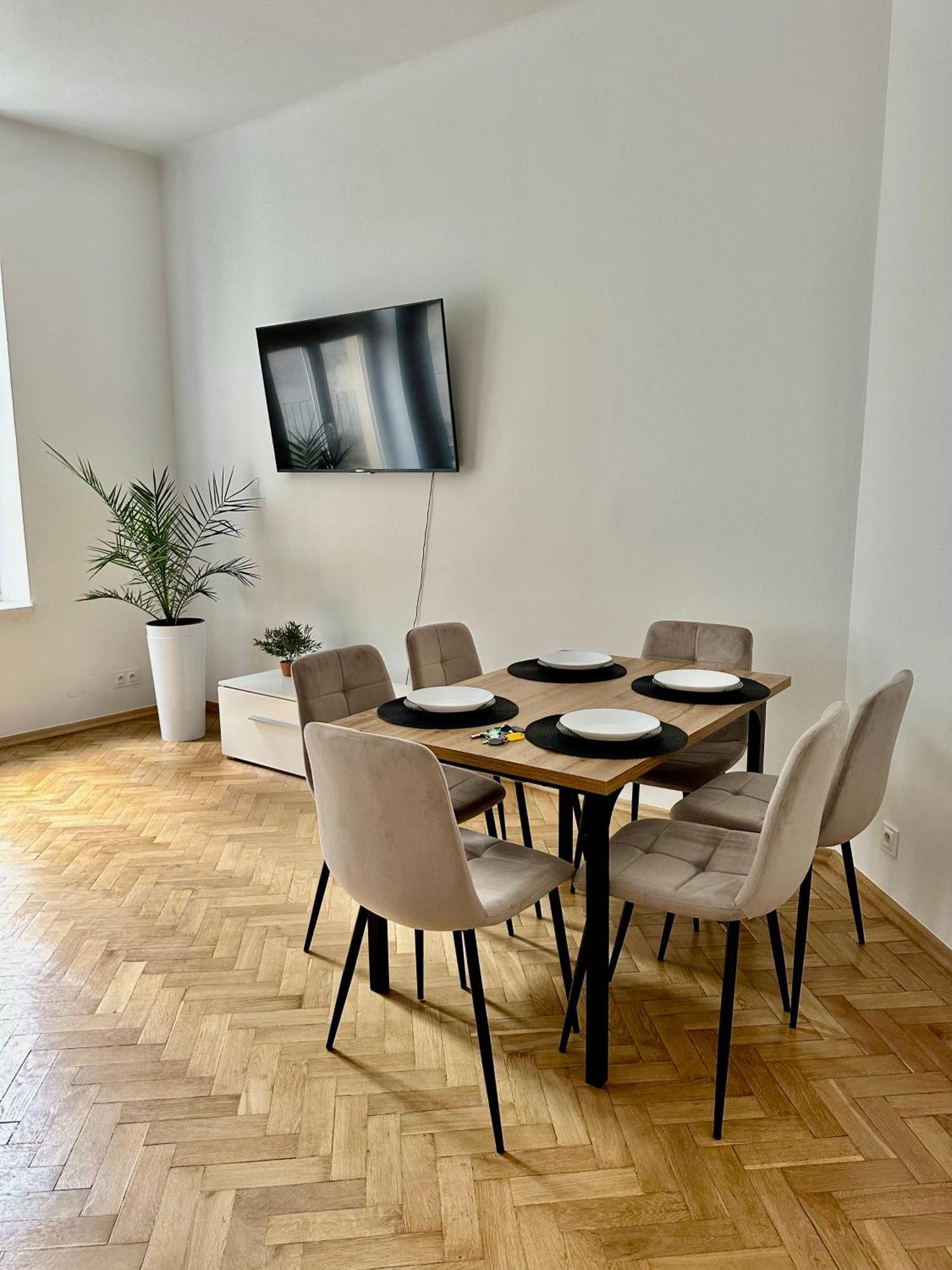 Selected Apartments By Market Square Краков Экстерьер фото